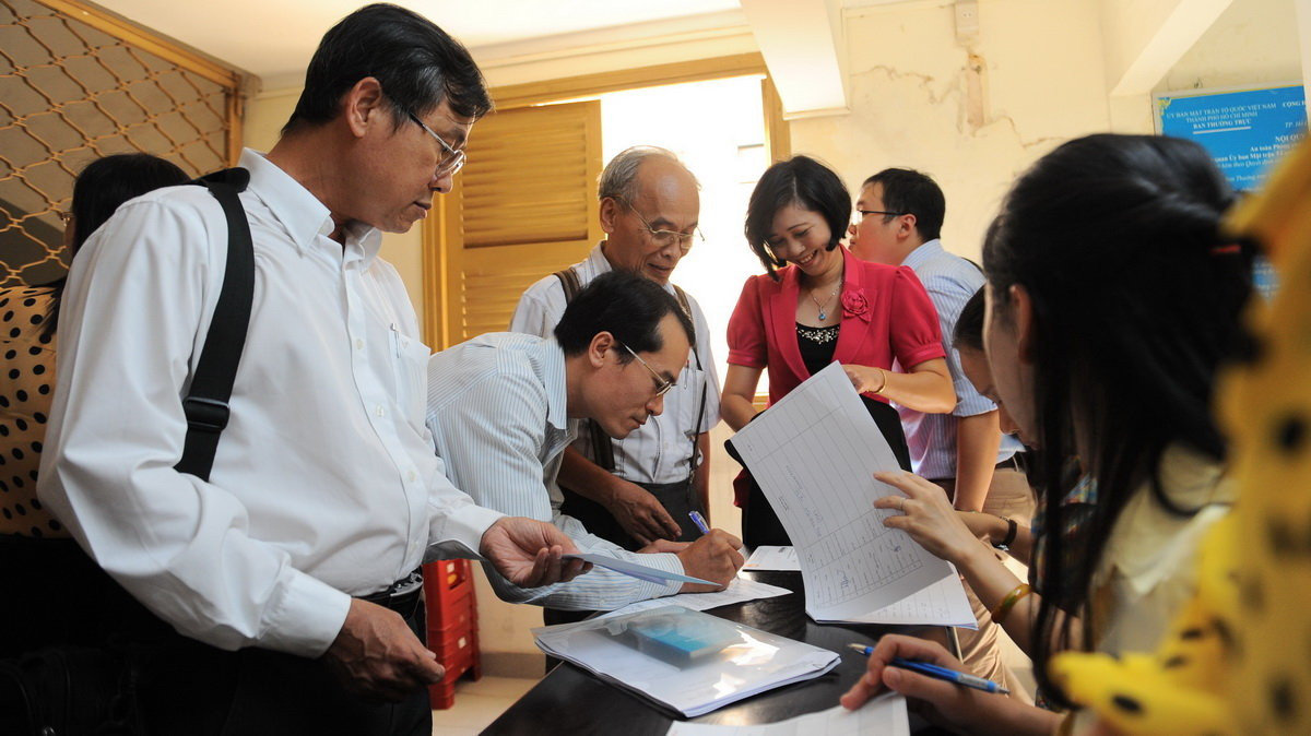 tự ứng cử là gì