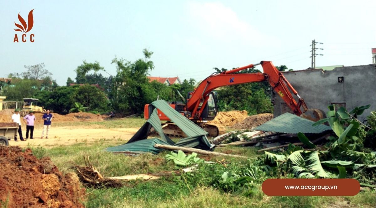 Có được ở trên đất tranh chấp hay không?