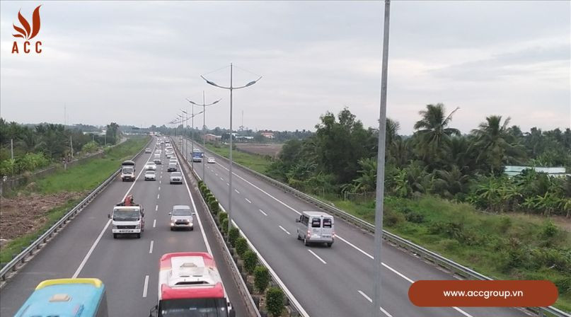 Người điều khiển các loại xe tương tự xe ô tô không được vượt xe khác trong những trường hợp nào?