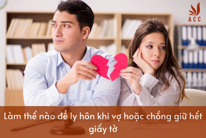 lam-the-nao-de-ly-hon-khi-vo-hoac-chong-giu-het-giay-to