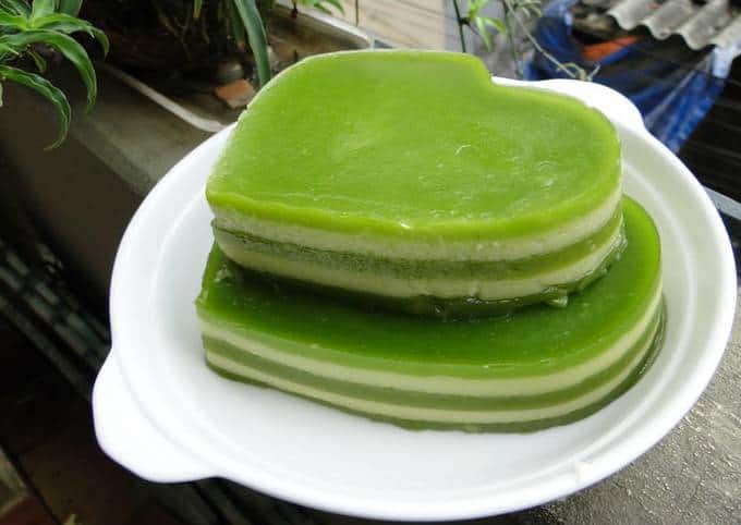 banh-da-lon-steamed-layered-tapioca-cake-recipe-main-photo