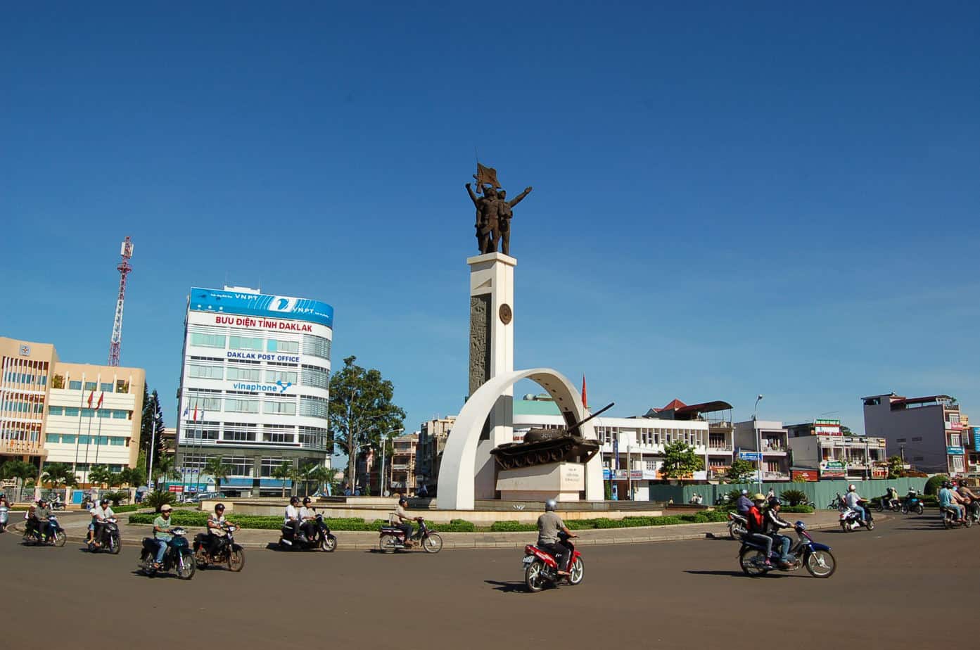 Buon_Ma_Thuot_city_square