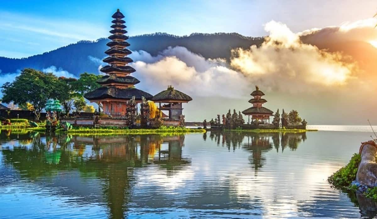 1936_du_lich_indonesia_de_bi_ton_thuong_boi_thien_nhien