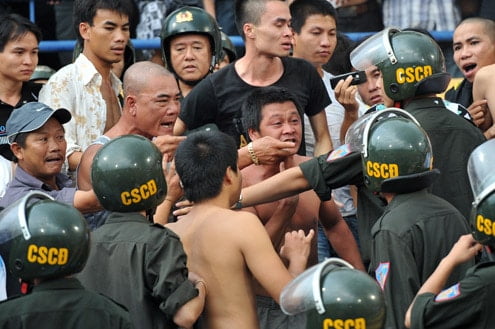 Khoi-to-toi-gay-roi-trat-tu-noi-cong-cong