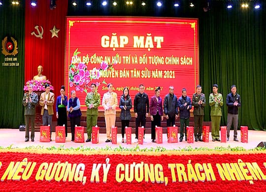 can-bo-huu-tri-la-gi