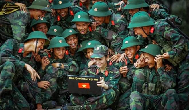 tuoi-nghi-huu-theo-quan-ham-trong-quan-doi