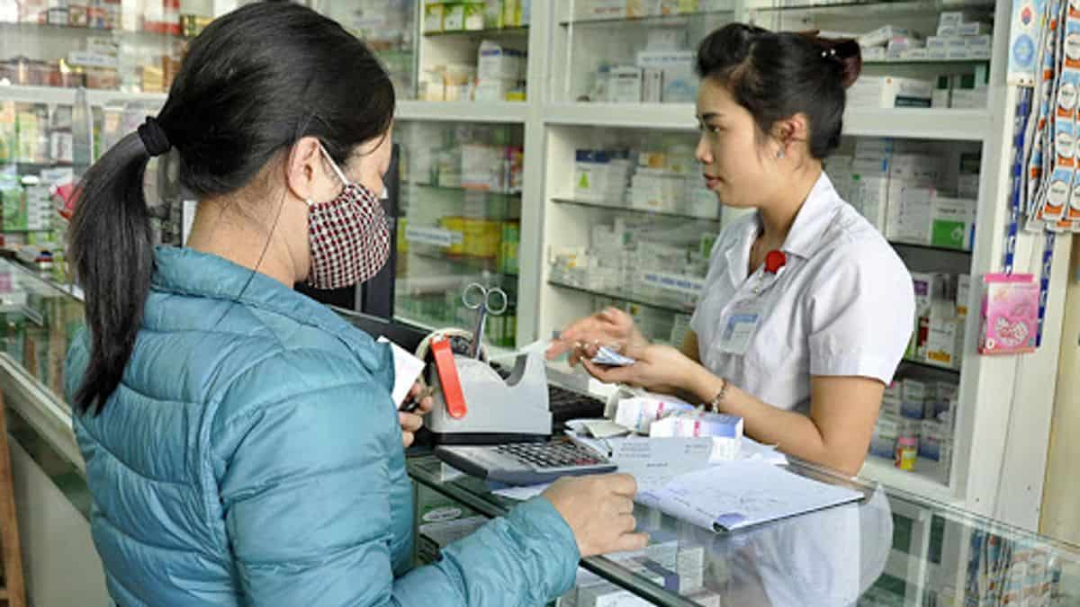 loi-khuyen-cho-benh-nhan-khi-mua-thuoc-tai-quay-thuoc-4