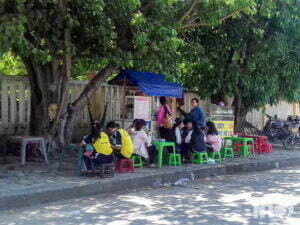 ve-sinh-an-toan-thuc-pham-ban-hang-rong-300x225