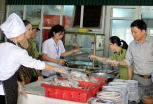 ve-sinh-an-toan-thuc-pham-trong-doanh-nghiep-300x204