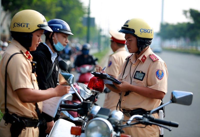 Xử phạt giấy phép lái xe hết hạn khi tham gia giao thông