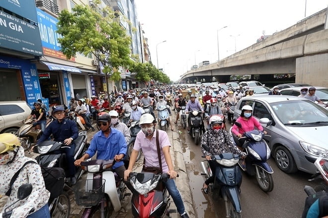 Lỗi đi xe trên vỉa hè phạt bao nhiêu?