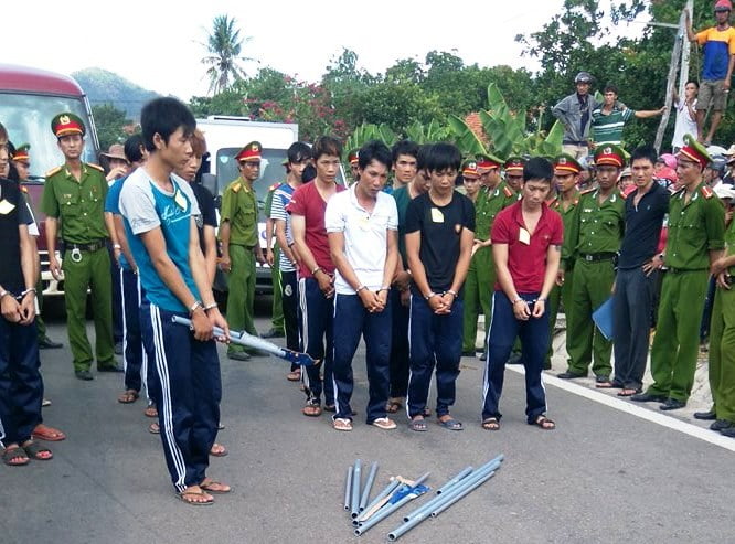 Hanh Vi Danh Nhau Gay Roi Trat Tu Cong Cong