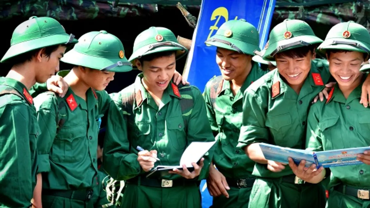 Dang Hoc Thac Si Co Phai Di Nghia Vu Quan Su Khong 1210164921
