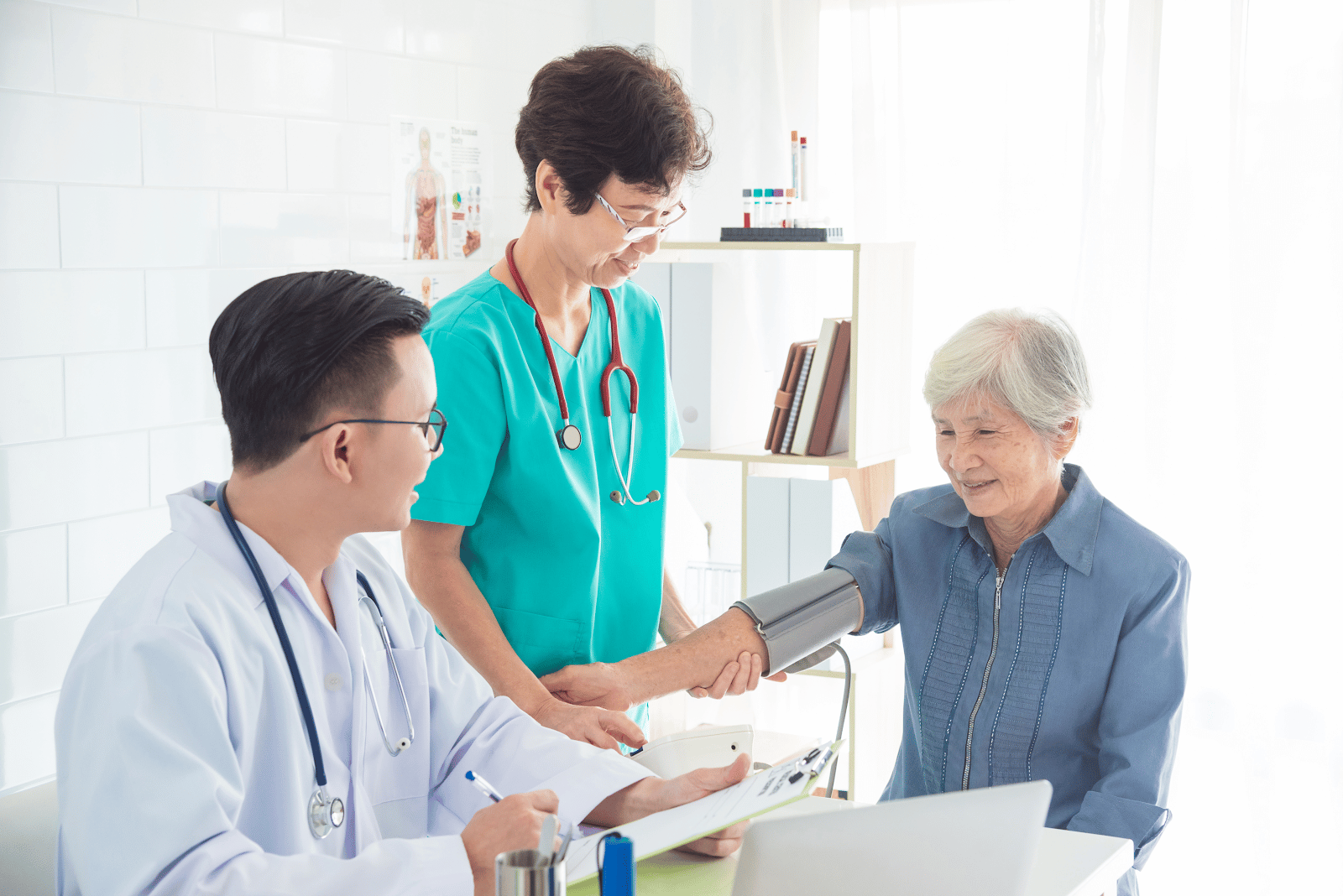 bác sĩ nước ngoài làm việc tại việt nam