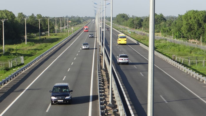 Lỗi Chuyển Làn Không Xi Nhan Trên đường Cao Tốc