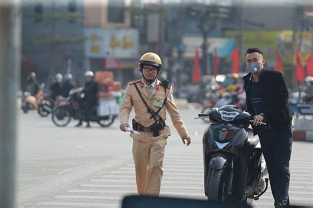 Lỗi Không đội Mũ Bảo Hiểm Có Bị Giữ Bằng