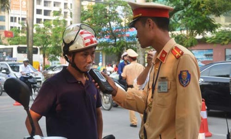 Muc Phat Doi Voi Nguoi Di Xe May Neu Vi Pham Nong Do Con
