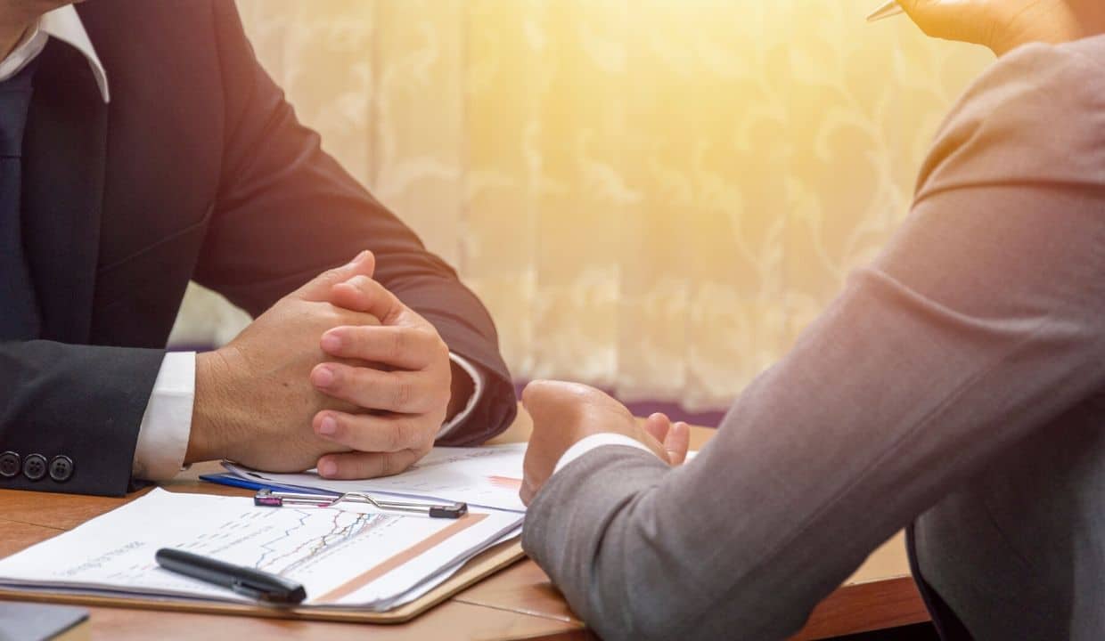 Người Có Thẩm Quyền Giải Quyết Khiếu Nại Phải Làm Gì