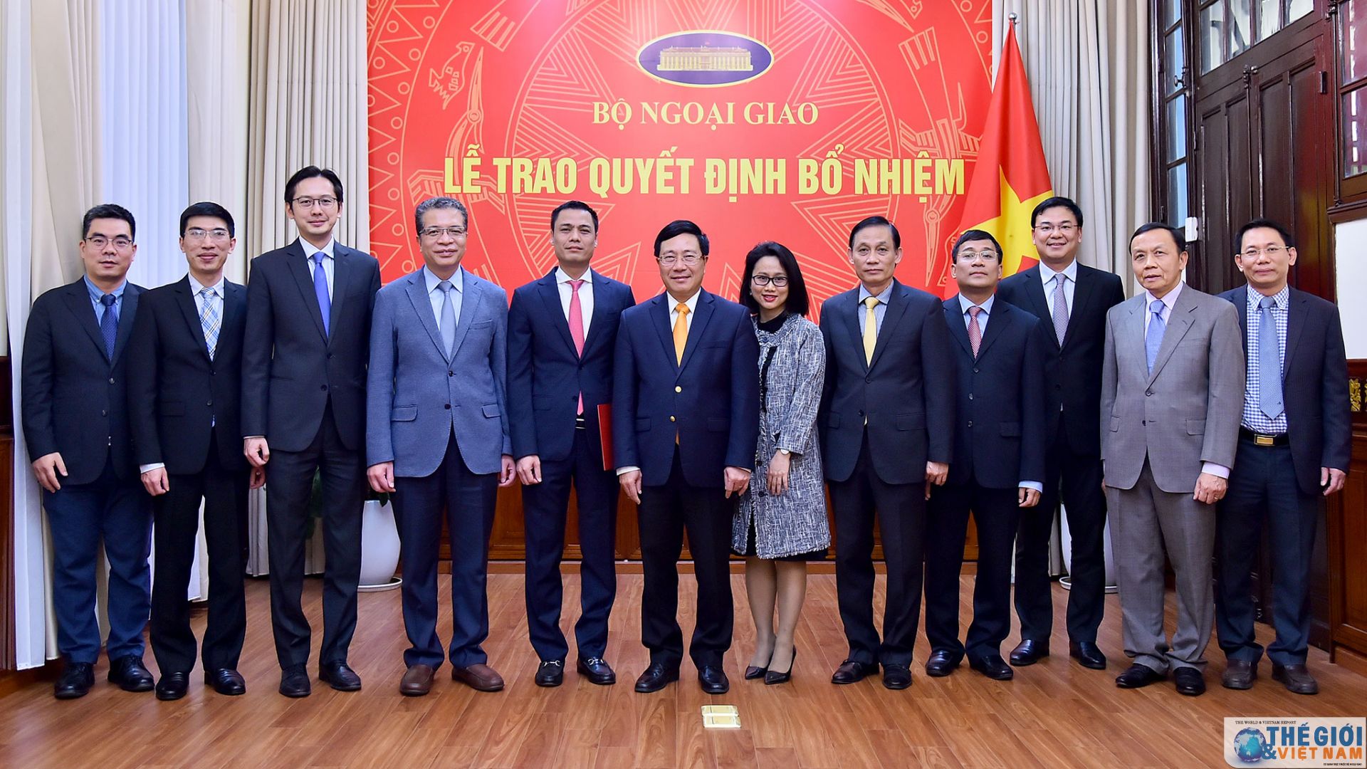 Trao Quyet Dinh Bo Nhiem Tro Ly Uy Vien Bo Chinh Tri Pho Thu Tuong Bo Truong Ngoai Giao 4