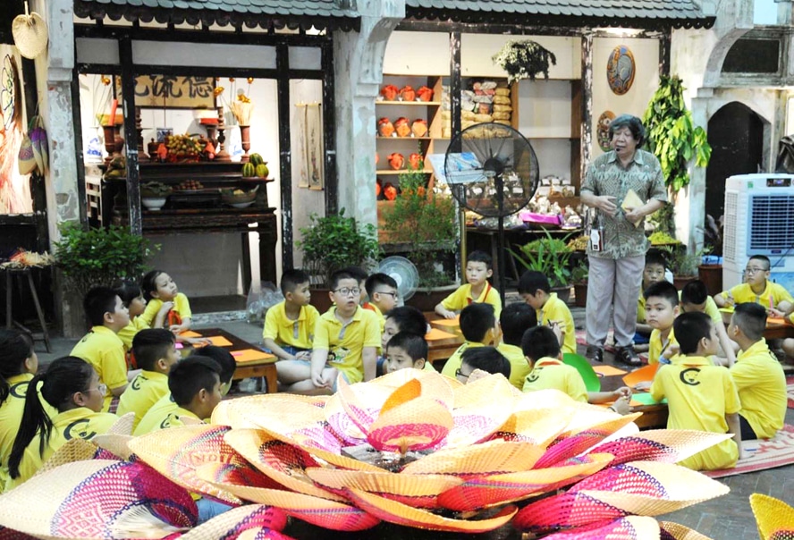 Hoat Dong Giao Duc Di San T(1)(1)
