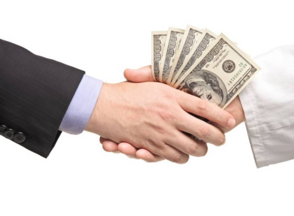 "Cách thức vay tiền dưới 18 tuổi", hậu quả pháp lý ra sao?