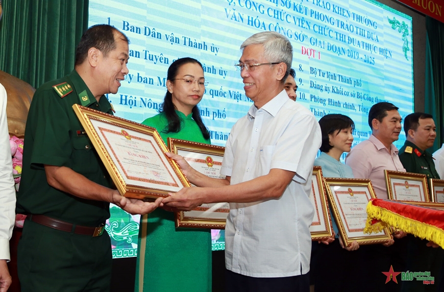 Phong trào cán bộ công chức thực hiện văn hóa công sở