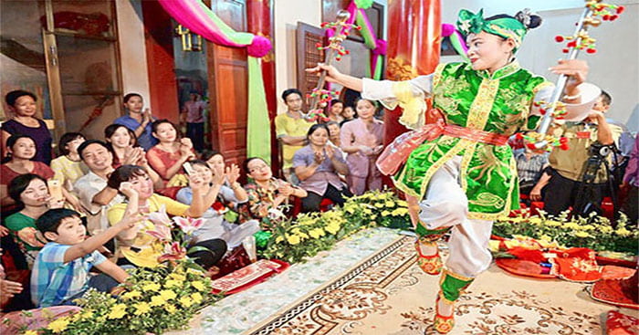 Lên đồng có phải là mê tín dị đoan không