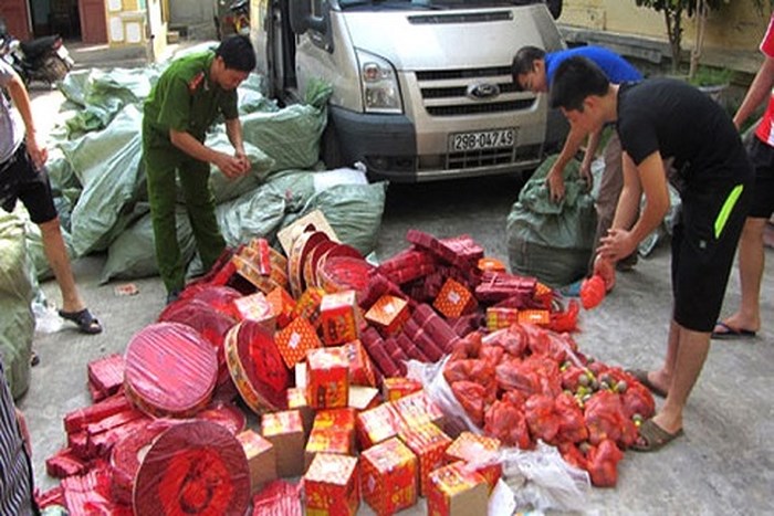 Khung Hình Phạt Buôn Lậu Pháo