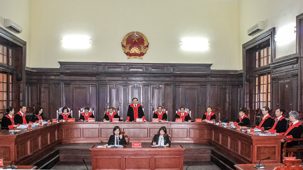 tòa án xét xử vắng mặt